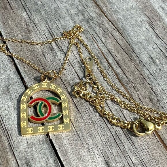 Bundle of earrings and chain - Picture 7 of 17